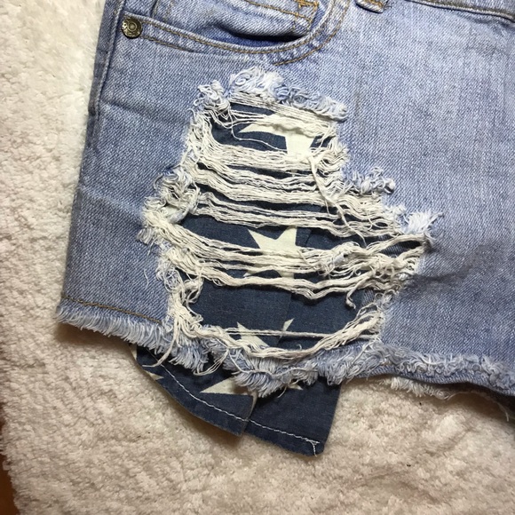 Boom Boom Jeans Size 5 Frayed Cut Off Jean Shorts - Picture 2 of 5